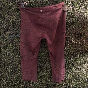 lululemon maroon marble pattern crop leggings